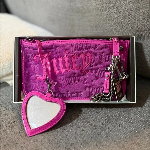 NWT Juicy Couture Wristlet with Chain - Picture 5 of 6